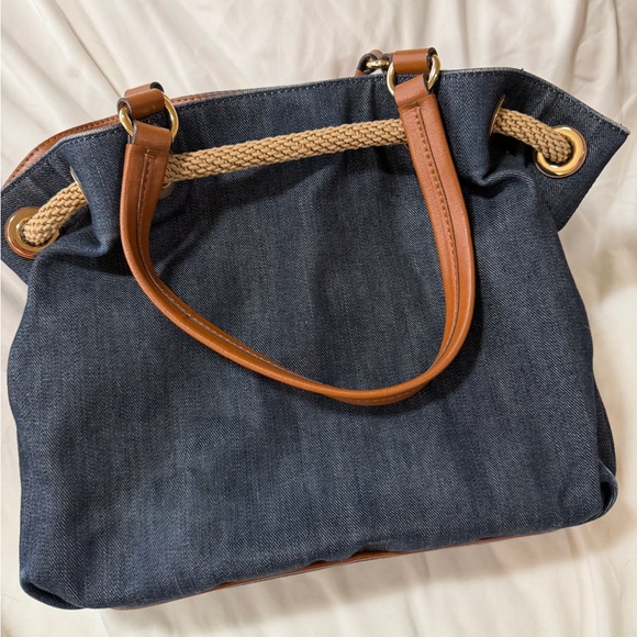 Michael Kors Navy and Tan Shoulder Bag - Gently Used - Picture 3 of 9